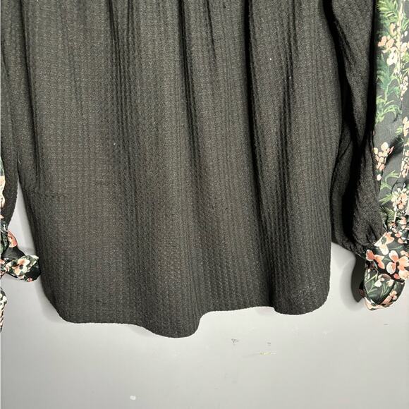 Kori Black Waffle Knit Top With Floral Print Sleeves Round Neck Size Small - Picture 2 of 7